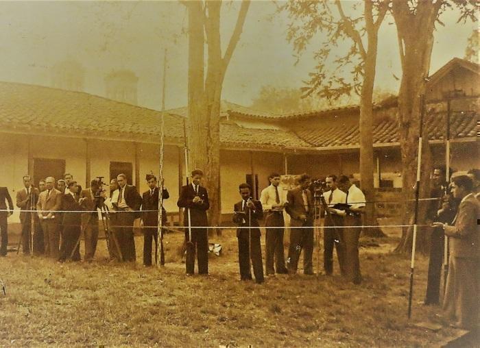 Estudiantes en el laboratorio de Ingeniería Química en la Hacienda La palestina, antigua sede de la UPB