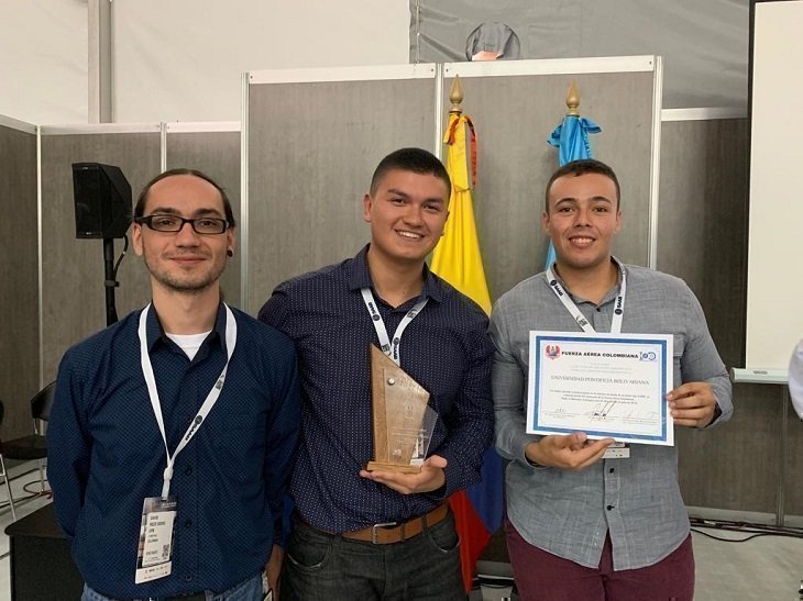 Estudiante y docente con reconocimiento