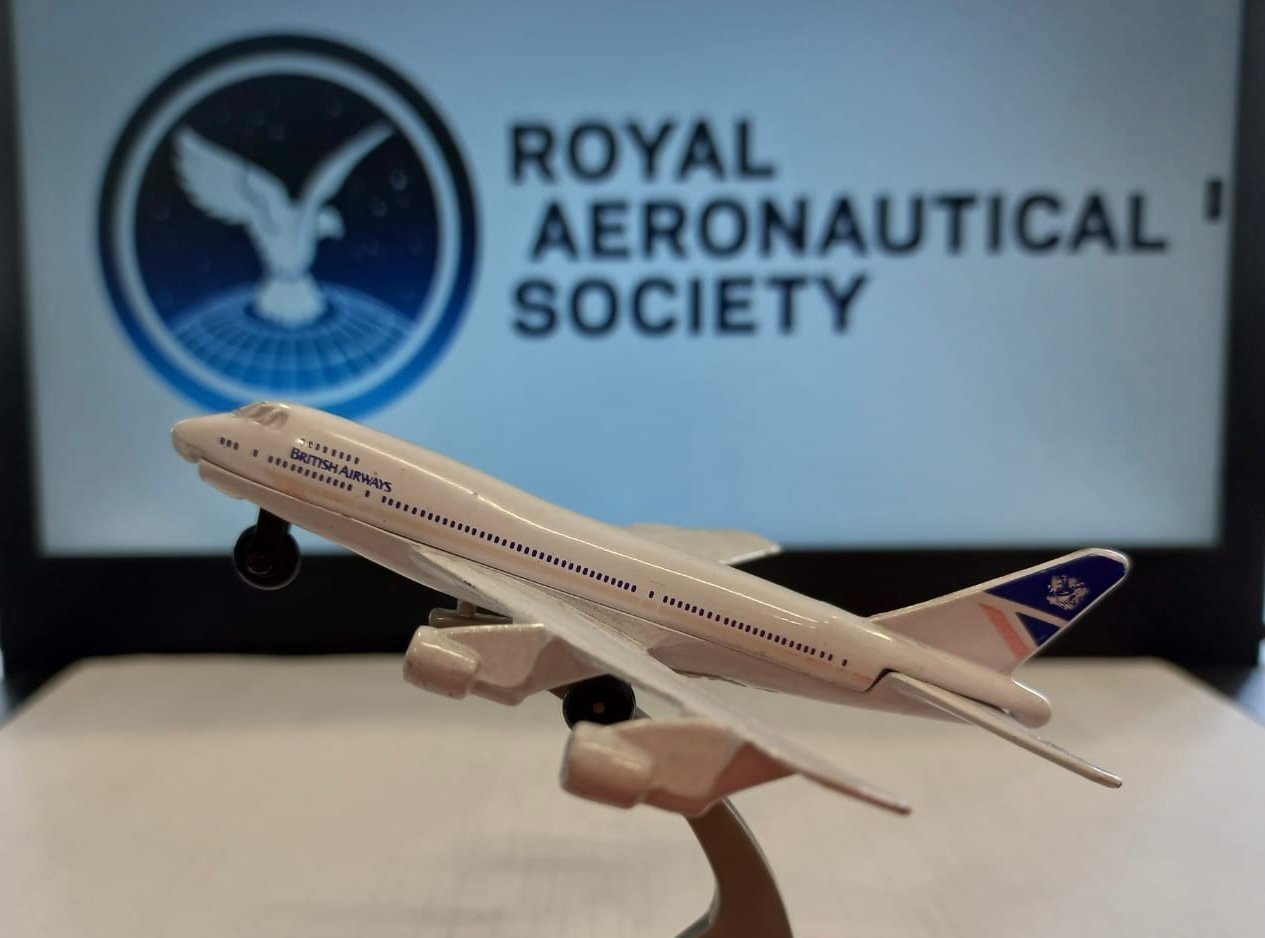 ROYAL AERONAUTICAL SOCIETY - Aero. Comercial 