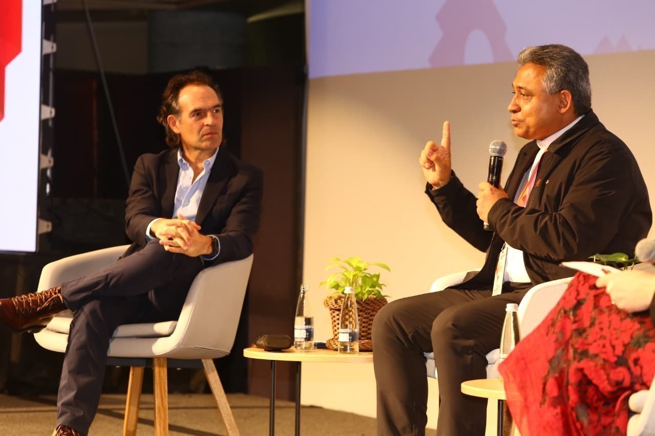 Foto de alcalde y rector