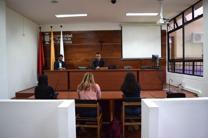 Jóvenes en prácticas de derecho penal