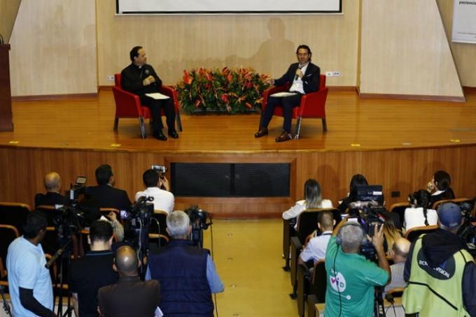 Rueda de prensa del Arzobispo de Medellín y Gran Canciller de la UPB con el alcalde de Medellín.