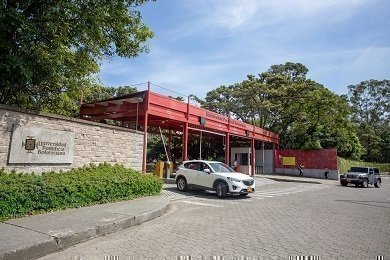 Motocicleta eléctrica en el parqueadero de la UPB Medellin