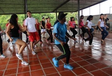 Clase de rumba en UPB Palmira