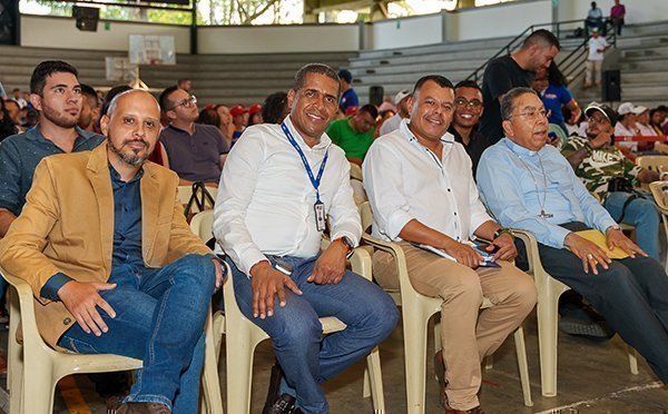 directivas de izquierda a derecha, Euler Vargas, director Facultad de Publicidad, Pbro. Raúl Jordán, rector UPB, padre Arturo Arrieta, Pastoral Social y Monseñor Edgar de Jesús García, Obispo de Palmira