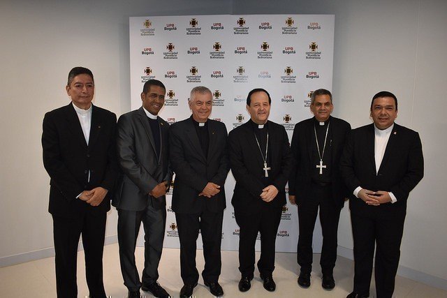 Nuestro Gran Canciller en compañía del Rector General, los rectores seccionales, y Mons. Elkin Álvarez de la Conferencia Episcopal de Colombia.