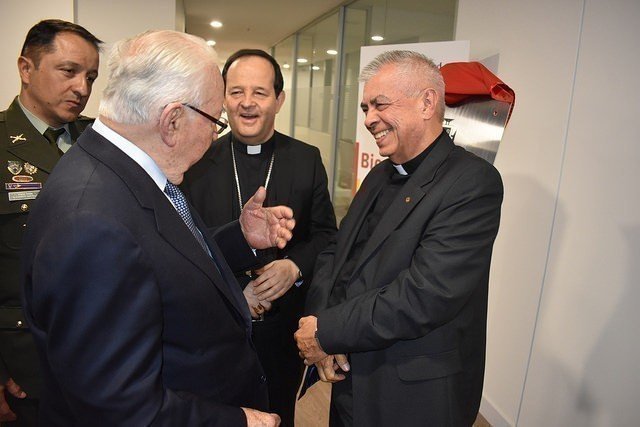 A la ceremonia asistió el expresidente de la República y egresado de la UPB, Belisario Betancur