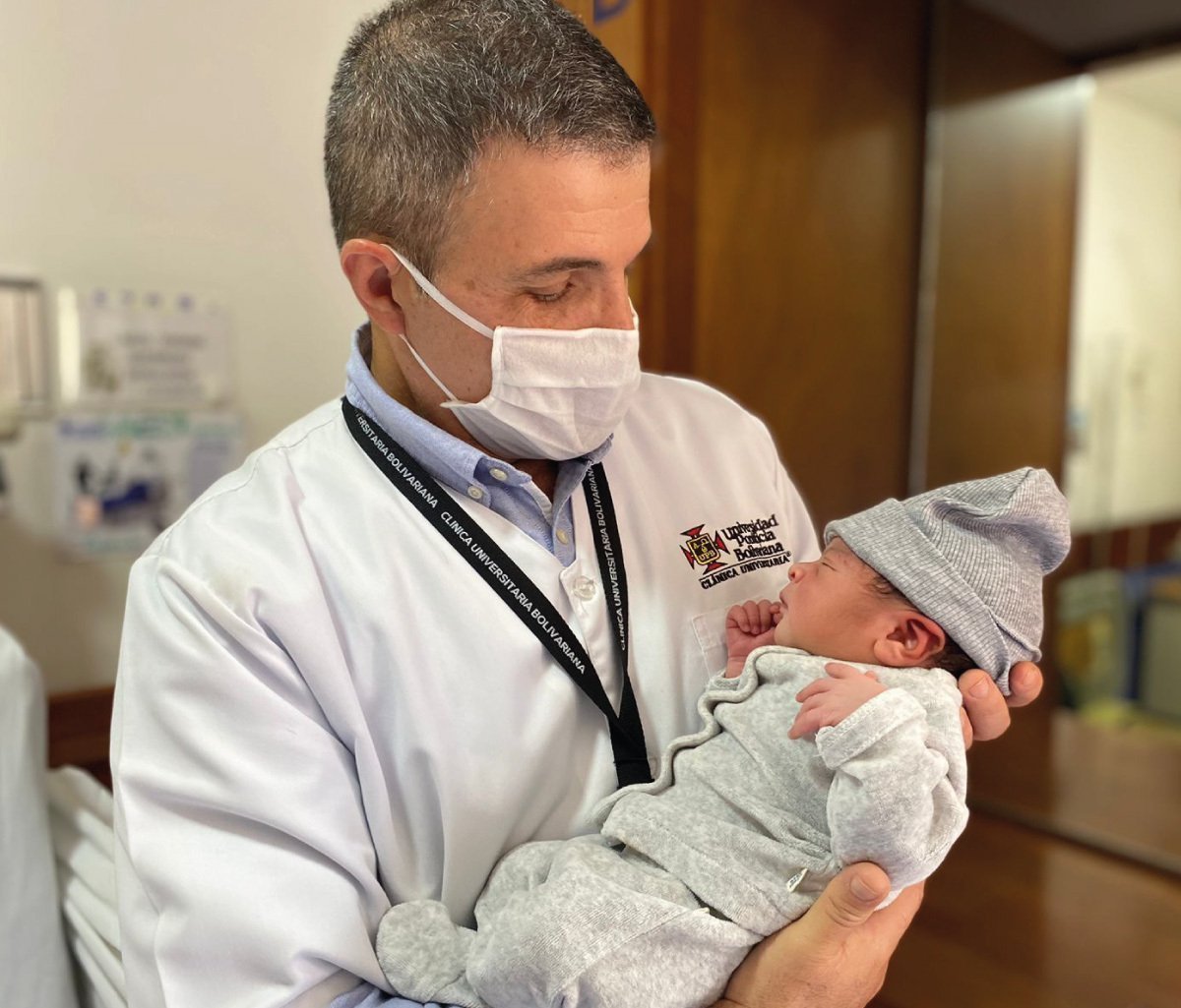 Dr. Carlos Restrepo, director general de la Clínica, y Emiliano