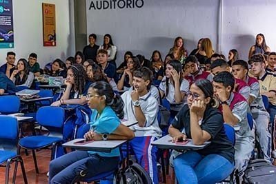 Estudiantes en actividad de Facultades