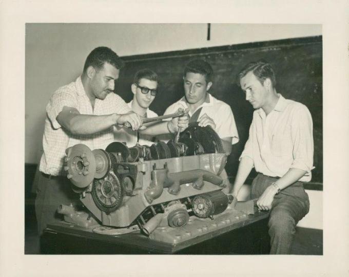 Foto antigua de Ingeniería Mecánica