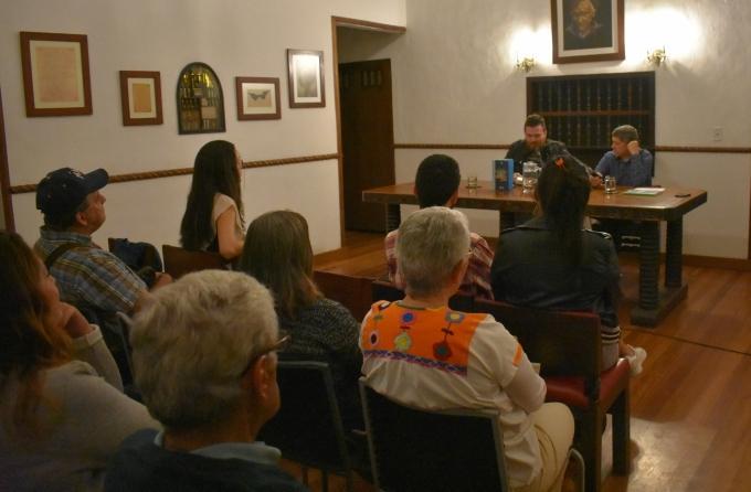 Público en el lanzamiento del libro el Fútbol: Esa metáfora