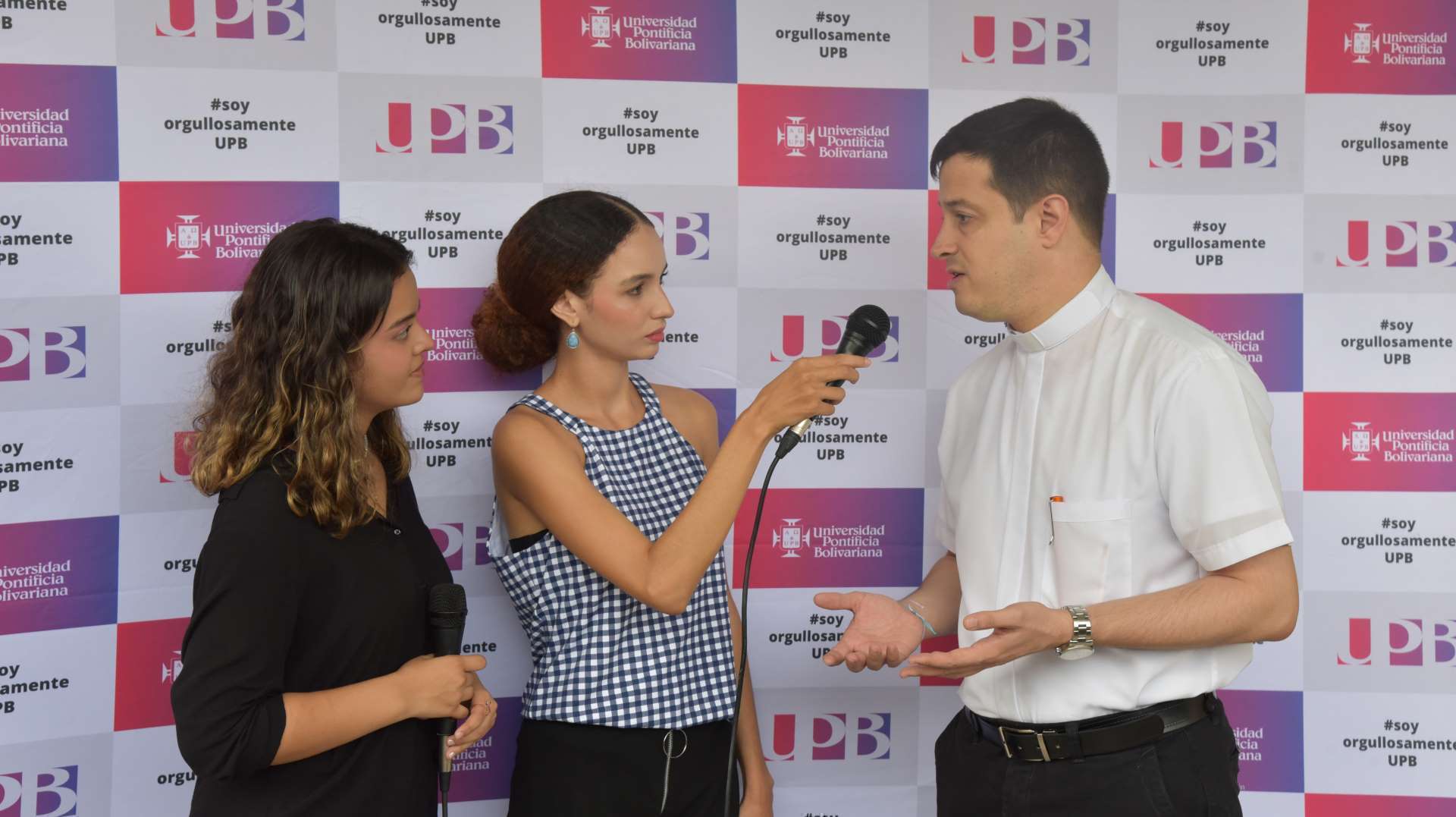 Rector de la Seccional, Pbro. Juan Camilo Restrepo Tamayo en evento de presentación de resultados del proyecto, Embajadores de Salud Mental.