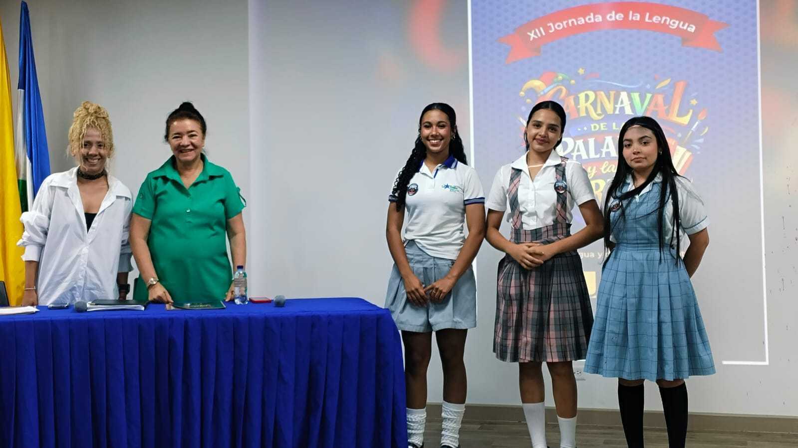 De izquierda a derecha, jurados del concurso; Valeria Vélez Gutiérrez, Alejandra Henao Orozco y Mara José Páez Vergara