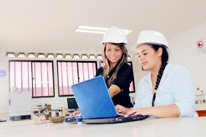 Las mujeres han jugado un papel significativo en el mundo de la ingeniería. Nuestras estudiantes se forman para hacer historia