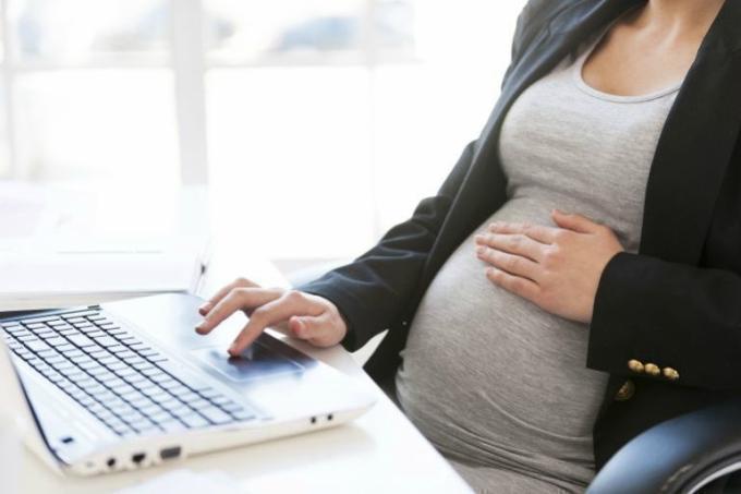 Mujeres en gestación y sus cónyuges gozan de estabilidad laboral reforzada, además de grupos poblacionales que dicta la ley.