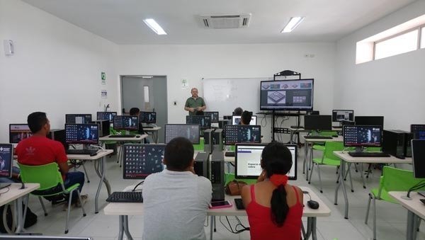 La UPB Montería pone a disposición del proyecto sus laboratorios, aulas, y salas de informática para el desarrollo de los cursos, especialmente los correspondientes a ciencias de la computación.