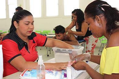 Procesos formativo de introducción al maquillaje profesional y peinados y belleza