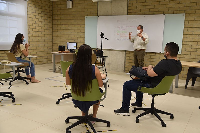 Estudiantes en el Campus UPB 