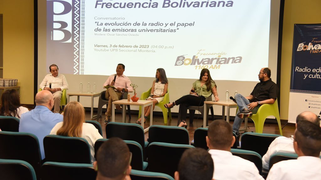 Conversatorio “La evolución de la radio y el papel de las Emisoras Universitarias” moderado por el periodista monteriano Óscar Sánchez Oviedo