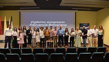 La ceremonia de aniversario de Frecuencia Bolivariana contó con un conversatorio y la entrega de reconocimientos a periodistas y radioperadores destacados que han aportado al crecimiento y desarrollo del país a través de la radio.