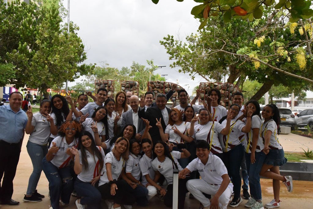 Rector General, Pbro. Diego Alonso Marulanda Díaz y estudiantes Líderes UPB Montería