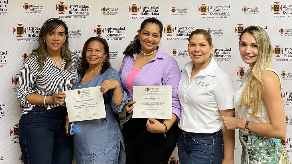 La Universidad Pontificia Bolivariana certificó a 39 jóvenes, madres y líderes comunitarios y miembros de la Policía de Infancia y Adolescencia, en el curso Habilidades para la Promoción y Atención de la Salud Mental