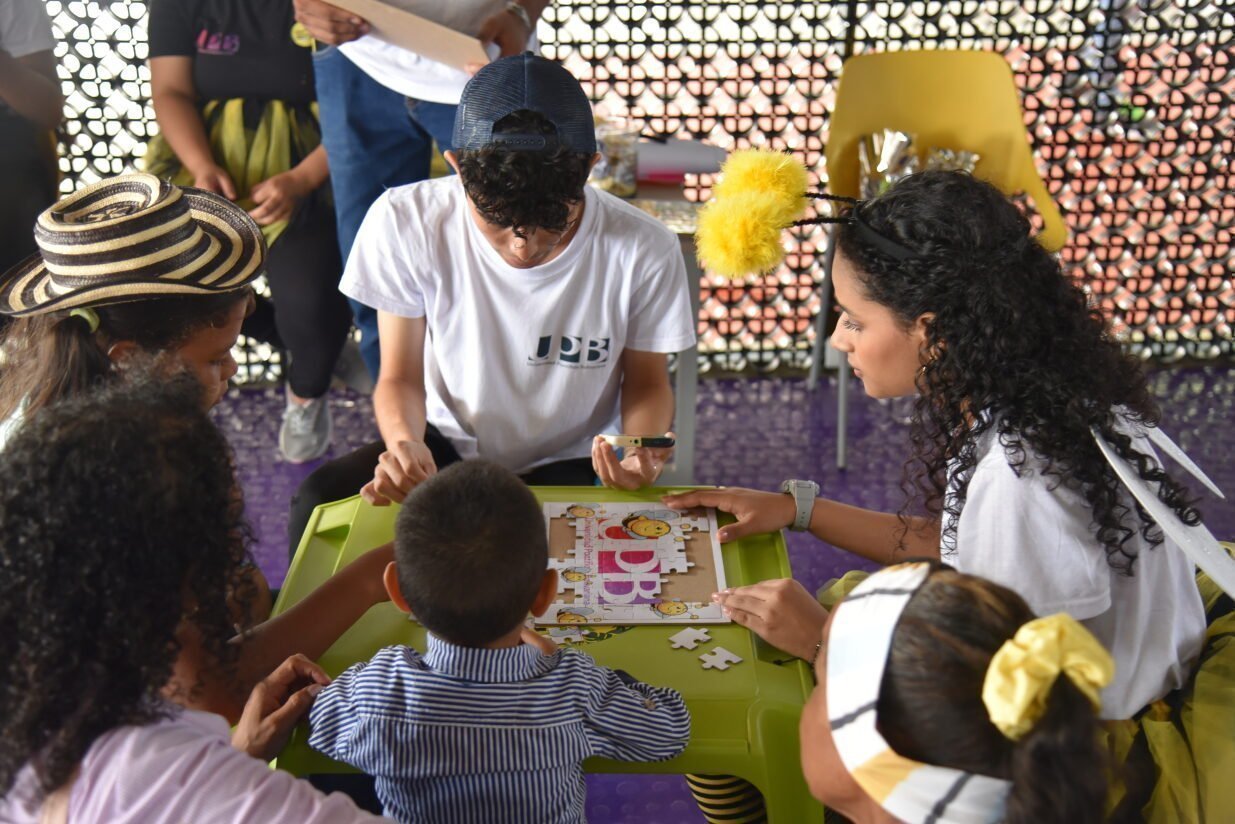 Colmena UPB, un stand sostenible e interactivo para las familias