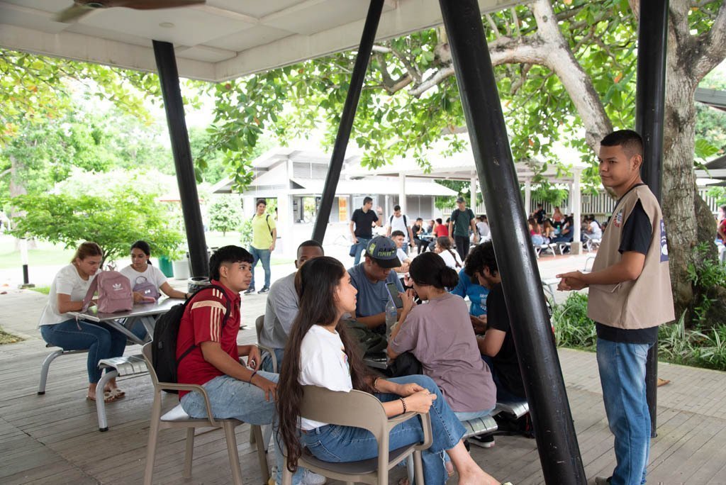 Estudiantes del programa de Ingeniería Sanitaria y Ambiental de la Universidad realizaron actividades pedagógicas sobre el uso responsable de estos desechos. 