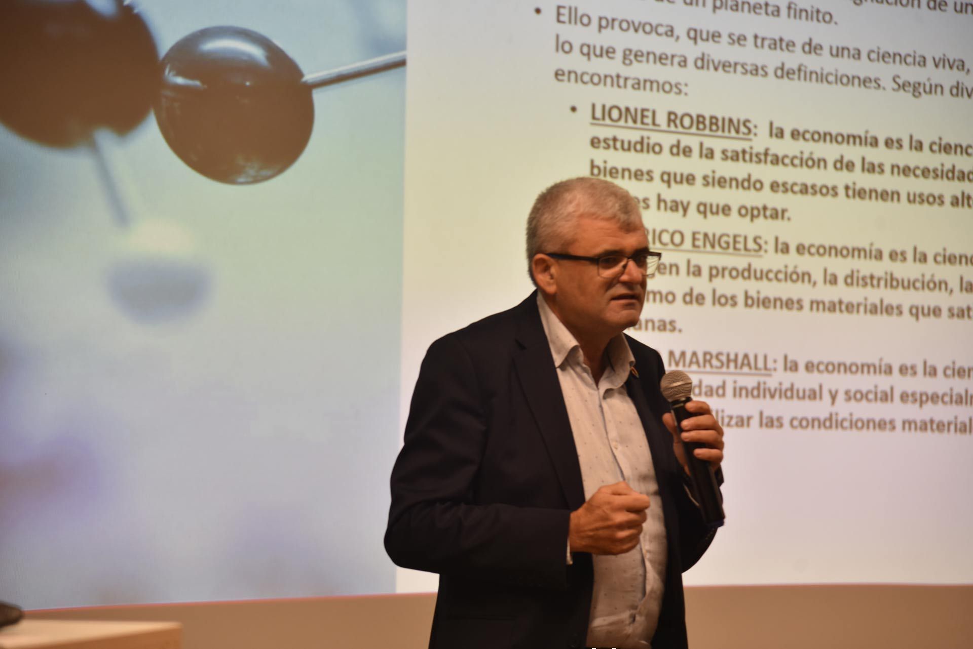 Valentín Molina, docente de la Universidad de Granada, España y ponente del Congreso