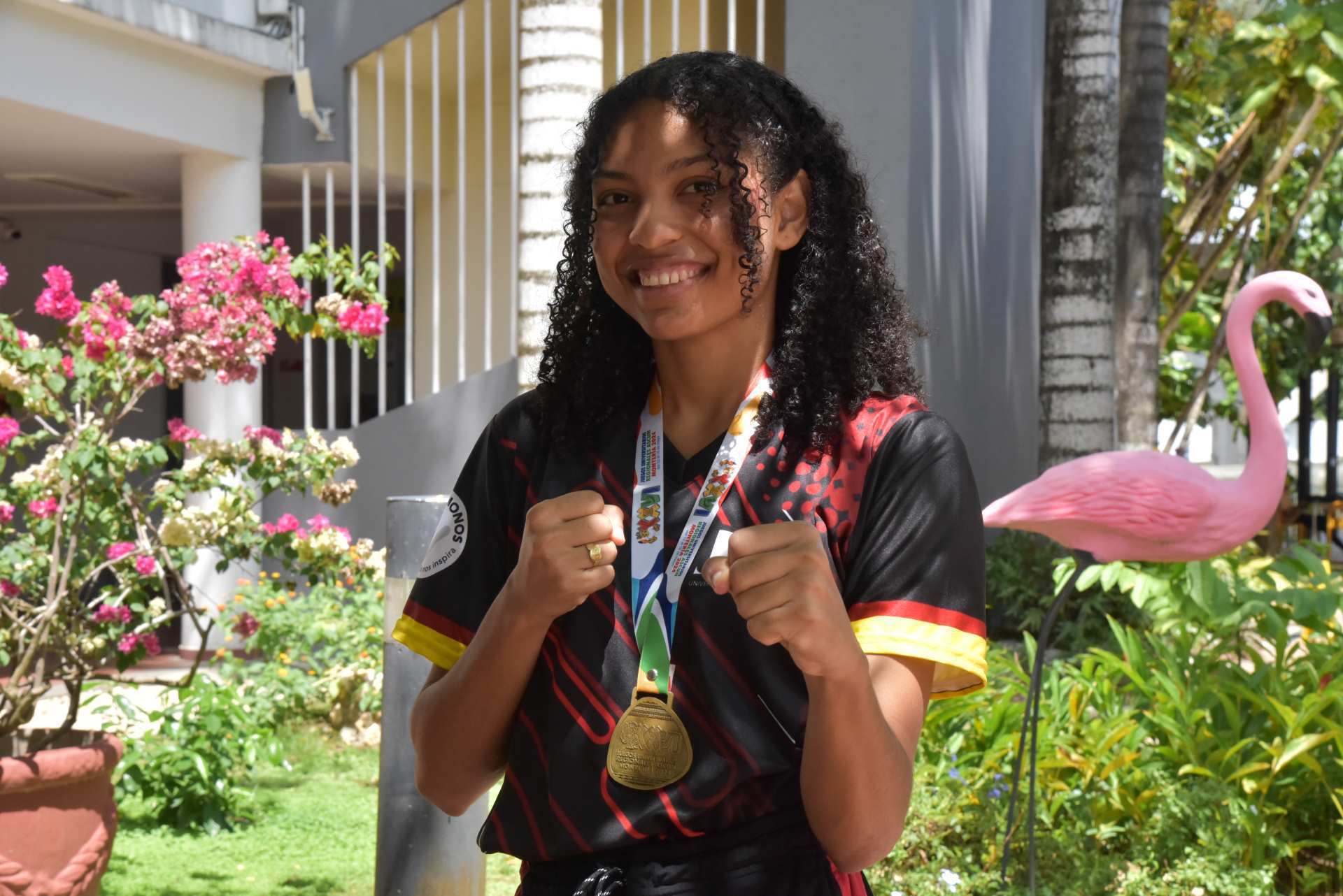 Nirley Valdelamar con su medalla Oro en Taekwondo en los JUR 24