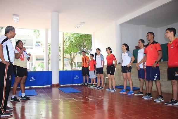 Número uno del tenis de mesa entrena con tenimesistas UPB