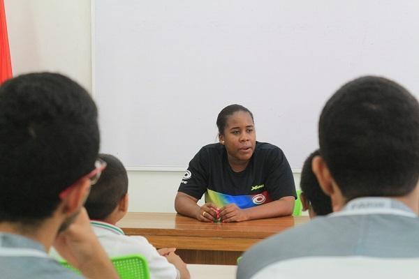 Número uno del tenis de mesa entrena con tenimesistas UPB