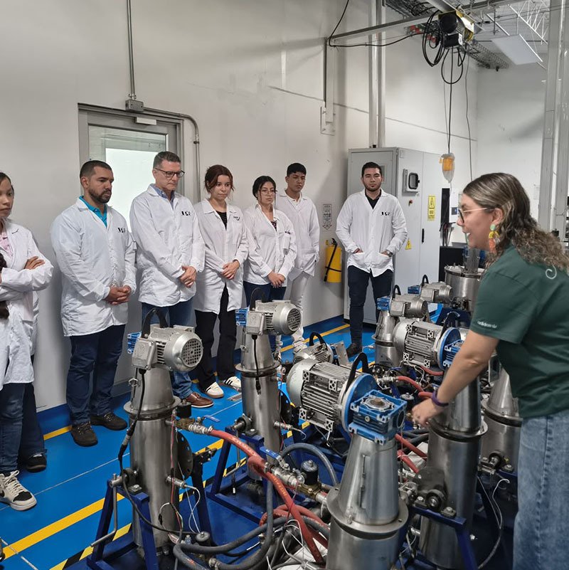 estudiantes en su visita a Agrosavia - Corporación colombiana de investigación agropecuaria