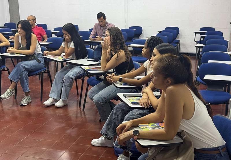 Inducción a estudiantes que inician la carrera Técnica en Auxiliar de Mercadeo Digital y Ventas Online