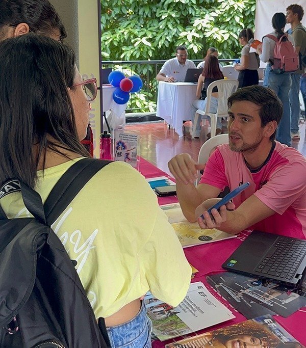 Participantes en la feria