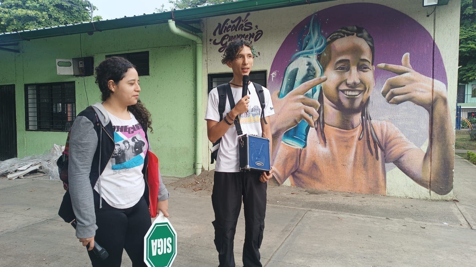 Estudiantes y docentes en salida de campo