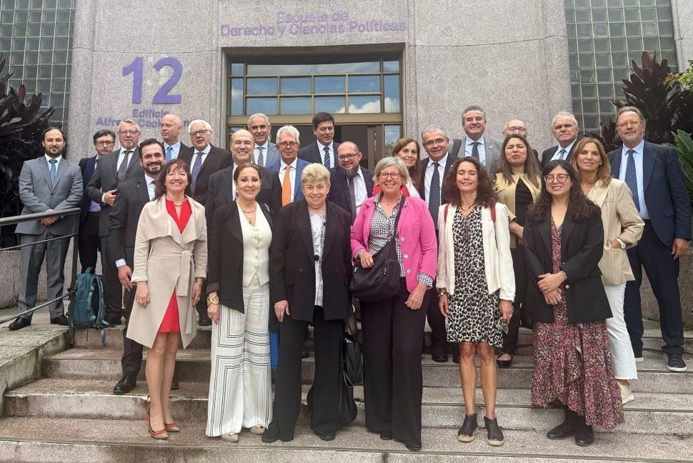 Todos los invitados en la entrada del bloque 12