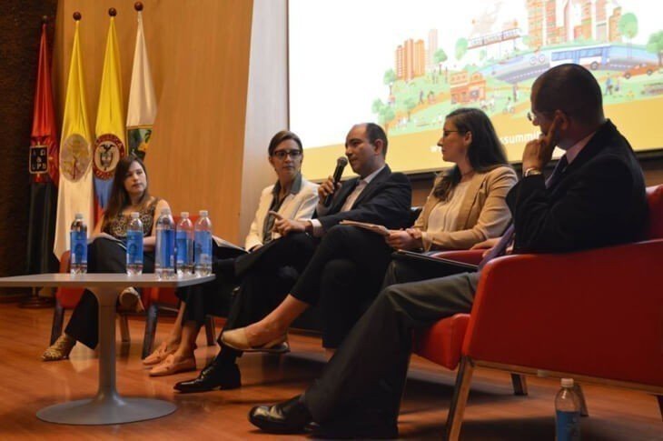 Expertos estuvieron en la presentación de la Revista hablando de sostenibilidad urbana y acuerdos globales.