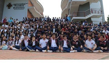 ESTUDIANTES DE COLEGIOS DE BUCARAMANGA EN LA UPB