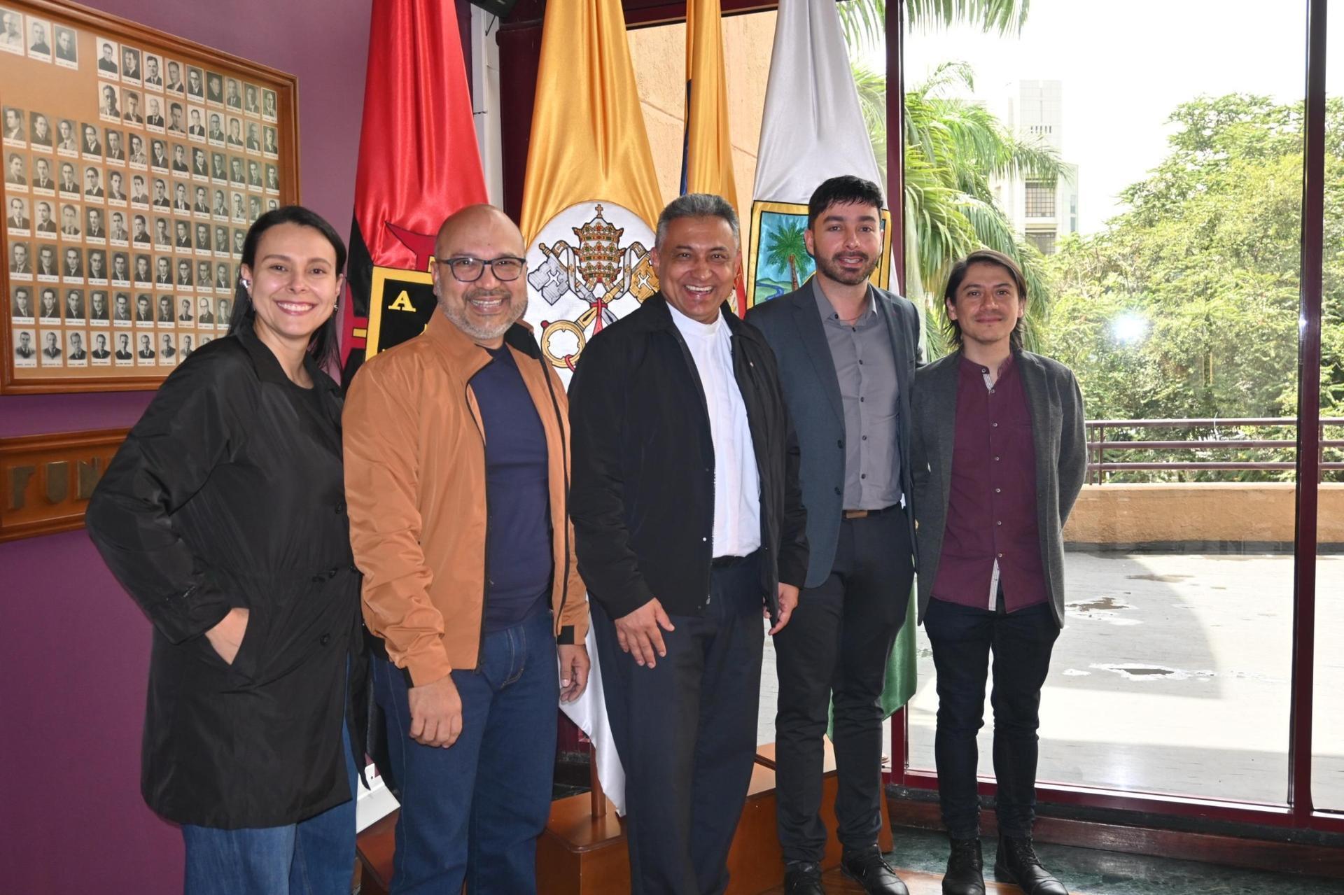 Coordinadora del programa de ingeniería administrativa, director de facultas y el rector Diego Jaramillo de la UPB
