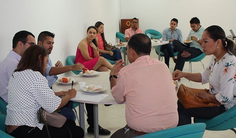 Propiciamos espacios de interacción con nuestros egresados que permitan el desarrollo de nuevos conceptos profesionales